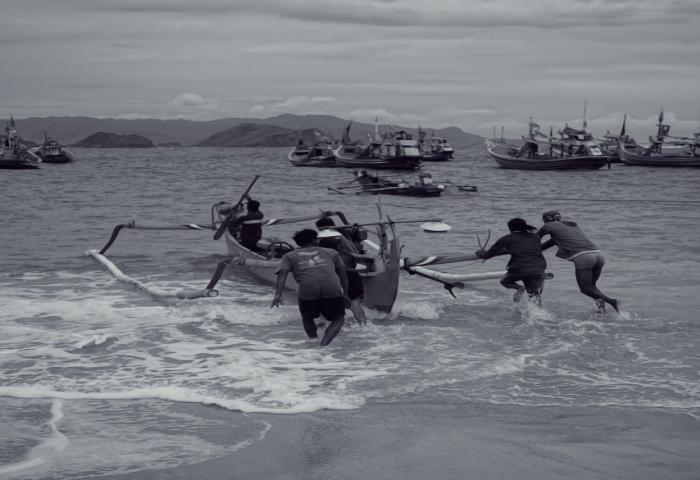 Melepas Sauh, Merekam Rindu di Tanjung Papuma