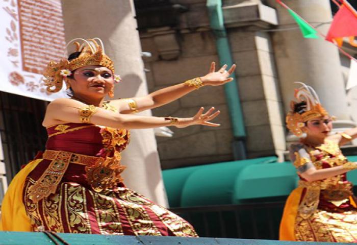 Tarian Indonesia di Jalanan Amerika
