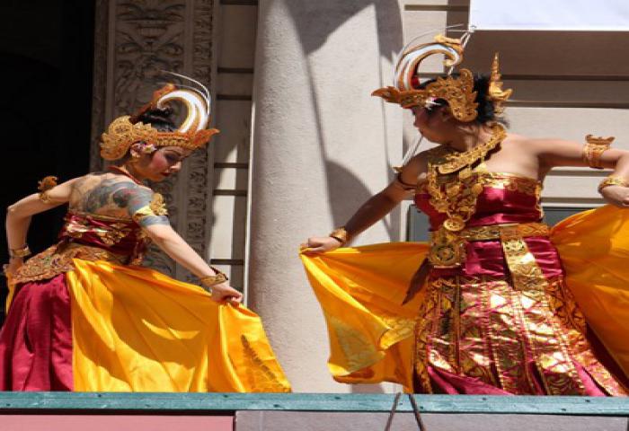 Tarian Indonesia di Jalanan Amerika