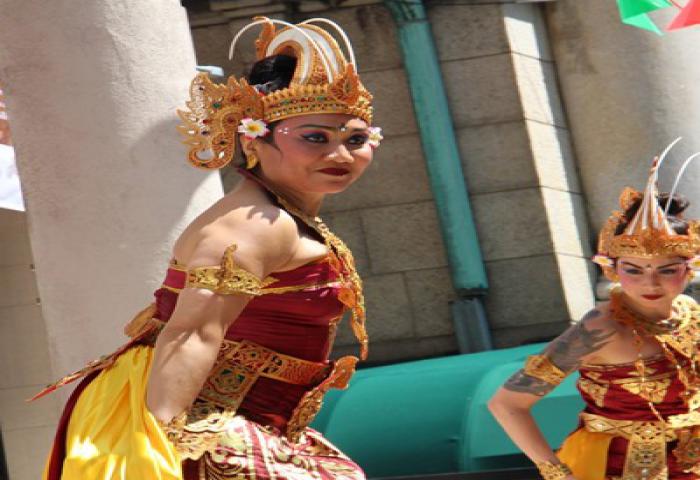 Tarian Indonesia di Jalanan Amerika