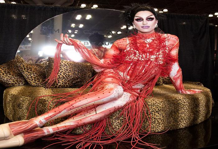 Serba Nyeleneh Dari DragCon