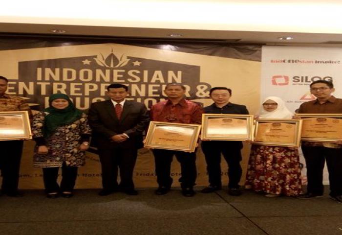 Malam Penghargaan Indonesia Entrepreneur and Education Award 2017