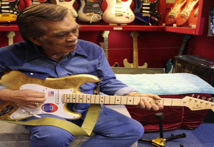 Kolektor Ratusan Gitar Fender Satu-satunya di Indonesia