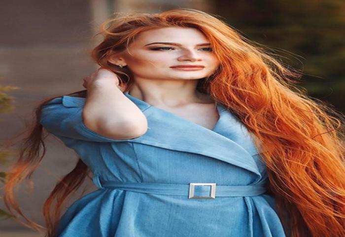 Wanita Cantik Ini Seperti Rapunzel Dengan Rambutnya Yang Panjang