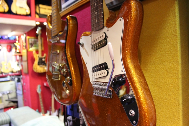 Pria Ratusan Gitar Fender
