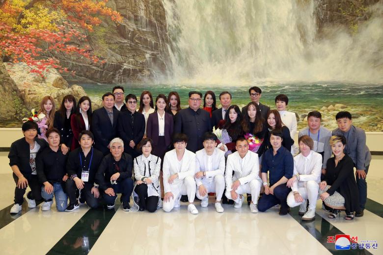 Saat Kim Jong Un Bertemu Bintang K-pop