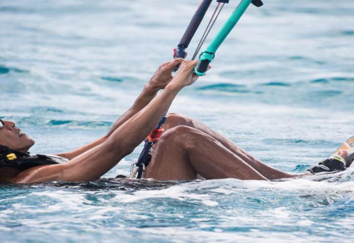 Obama Lakukan Kitesurfing di British Virgin Islands