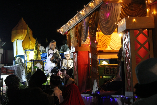 Pawai Warna Warni Malam Takbiran