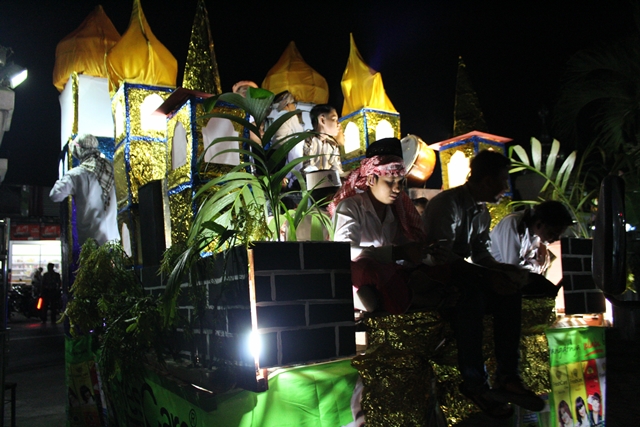 Pawai Warna Warni Malam Takbiran