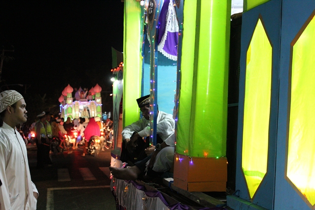 Pawai Warna Warni Malam Takbiran