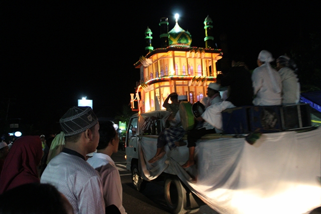 Pawai Warna Warni Malam Takbiran