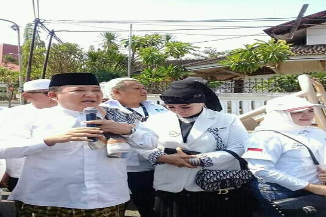 Hendy Siswanto Mengembalikan Berkas Pendaftaran ke DPC Partai Gerindra