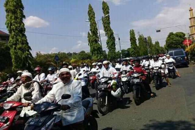 Hendy Siswanto Mengembalikan Berkas Pendaftaran ke DPC Partai Gerindra