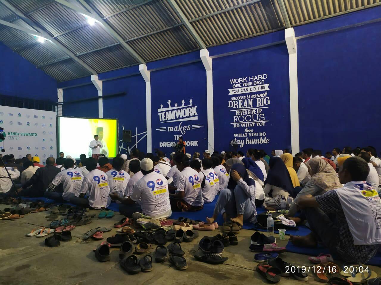 Pertemuan Masyarakat dan Relawan Bakal Calon Bupati Hendy Siswanto