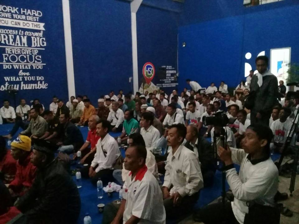 Pertemuan Masyarakat dan Relawan Bakal Calon Bupati Hendy Siswanto