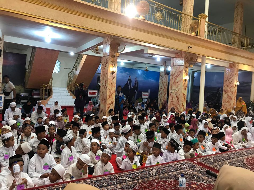 Hendy Siswanto Berbagi Kegembiraan dengan Anak Yatim Piatu di Jember