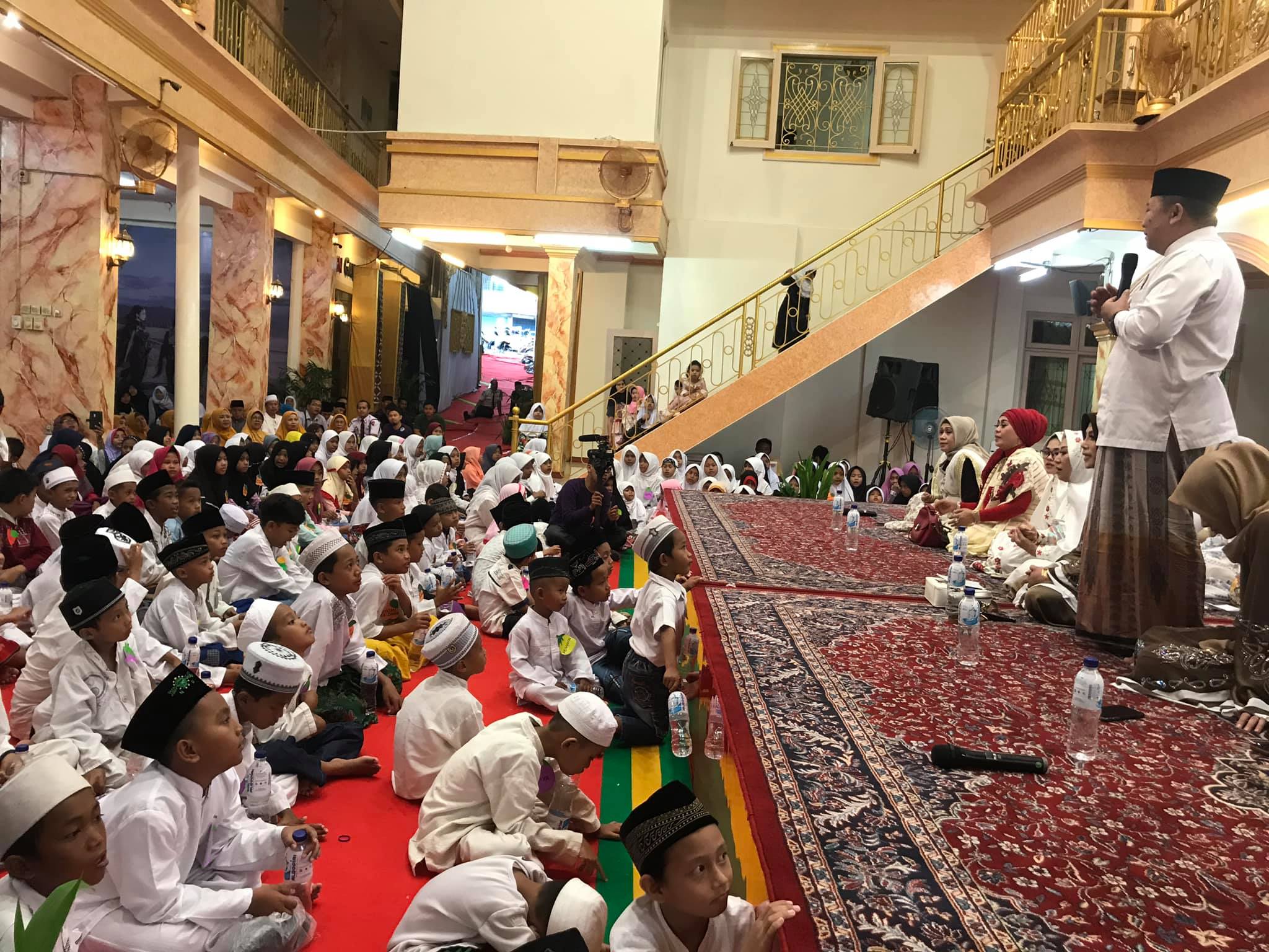 Hendy Siswanto Berbagi Kegembiraan dengan Anak Yatim Piatu di Jember