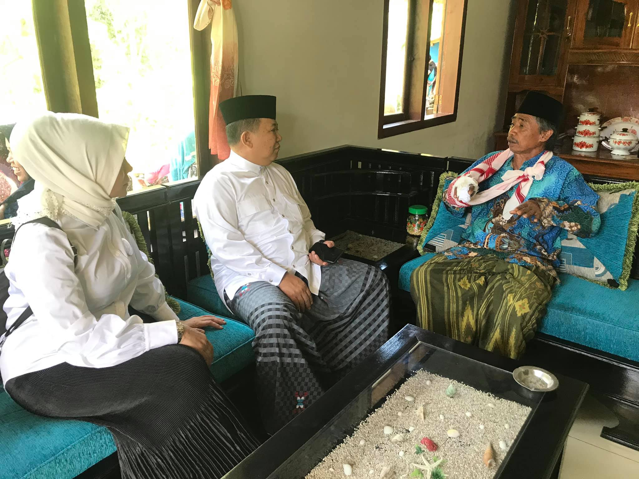 Hendy Siswanto Memberikan Bantuan Ke Masyarakat Terdampak Banjir Bandang di Jember  