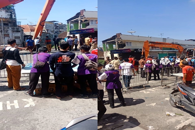 Hendy Siswanto Gerakkan Tim HSC dan Rien Collection Bantu Pekerja Pembersihan di Lokasi Ambruknya Ruko
