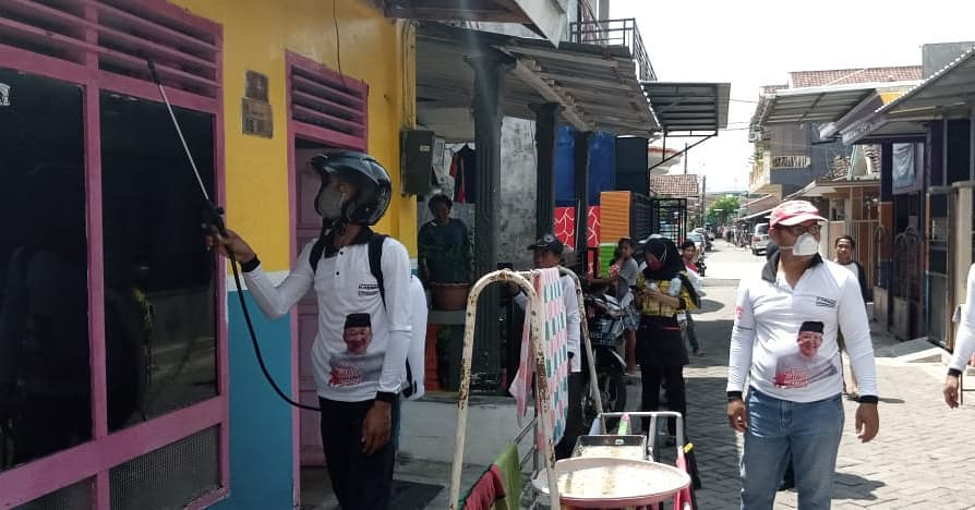 Tim H Hendy Siswanto dan Karyawan Rien Collection Lakukan Penyemprotan Disinfektan