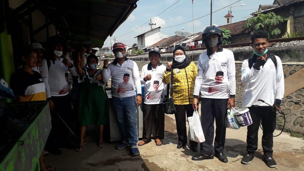 Tim H Hendy Siswanto dan Karyawan Rien Collection Lakukan Penyemprotan Disinfektan