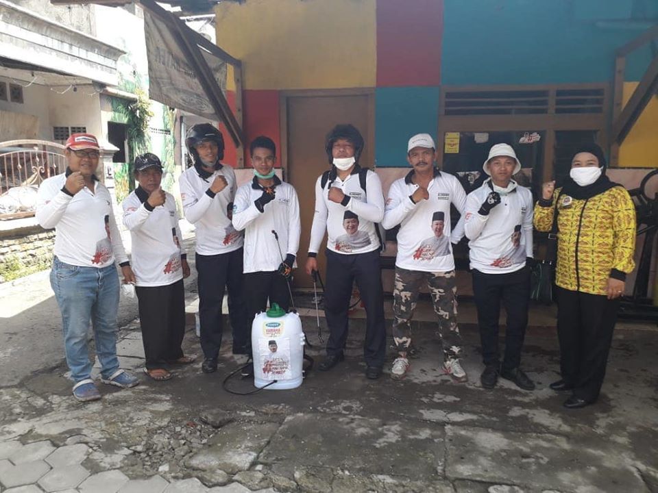 Tim H Hendy Siswanto dan Karyawan Rien Collection Lakukan Penyemprotan Disinfektan