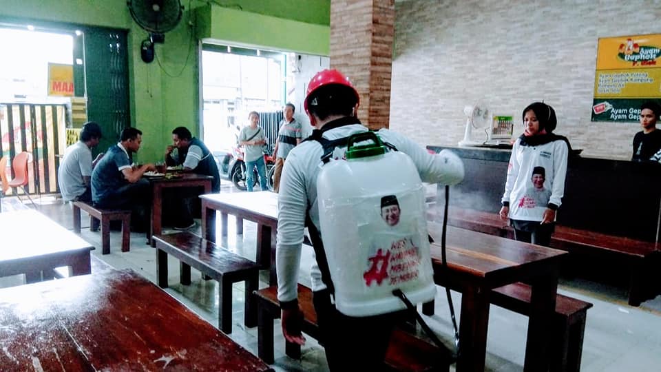 Penyemprotan Disinfektan di Tegalboto Jember oleh Tim H Hendy Siswanto dan Karyawan Rien Collection 