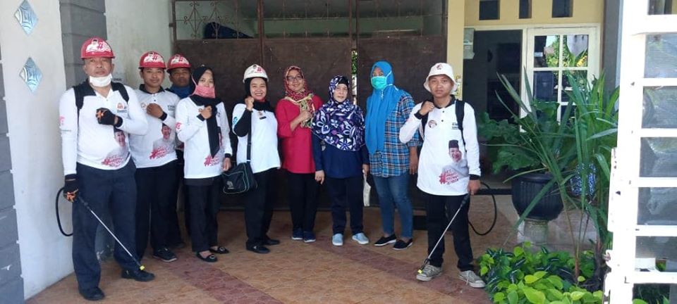Penyemprotan Disinfektan di Tegalboto Jember oleh Tim H Hendy Siswanto dan Karyawan Rien Collection 