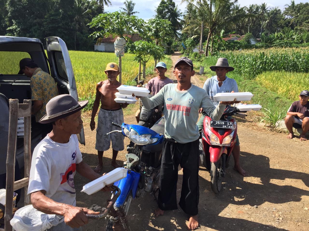  Tim Hendy Siswanto Center Bakti Sosial di Desa Tanjung Rejo, Jember 