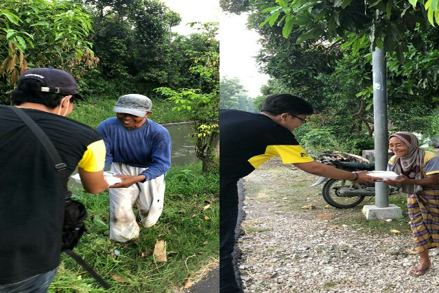Tim Hendy Siswanto Center Lakukan Pembagian Paket Makanan di Gumukmas, Jember