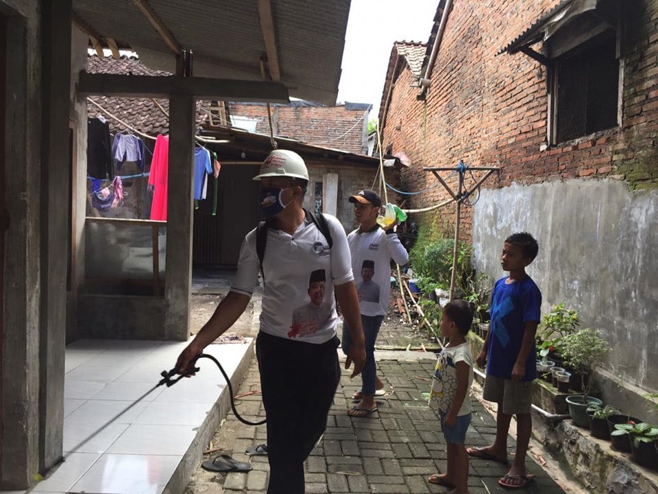 Tim Hendy Siswanto Center Kembali Lakukan Penyemprotan Disinfektan di Jember