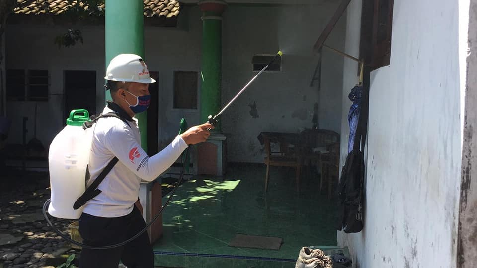 Tim Hendy Siswanto Center Kembali Lakukan Penyemprotan Disinfektan di Jember