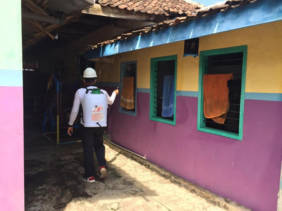 Tim Hendy Siswanto Center Kembali Lakukan Penyemprotan Disinfektan di Jember