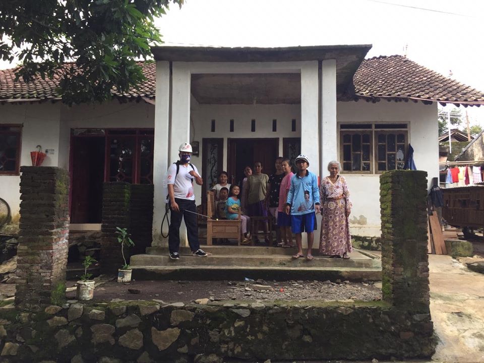 Tim Hendy Siswanto Center Kembali Lakukan Penyemprotan Disinfektan di Jember