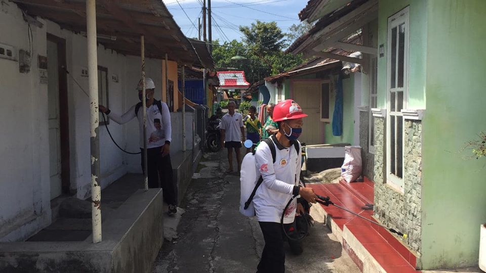 Tak Kenal Lelah, Tim HSC Terus Lakukan Penyemprotan Disinfektan di Jember
