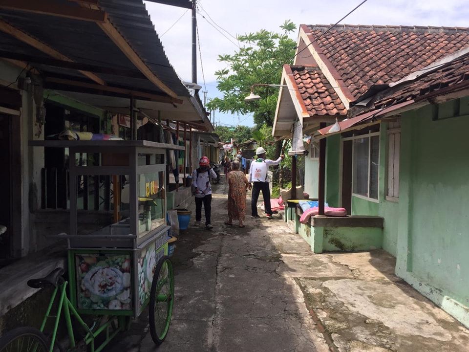 Tak Kenal Lelah, Tim HSC Terus Lakukan Penyemprotan Disinfektan di Jember