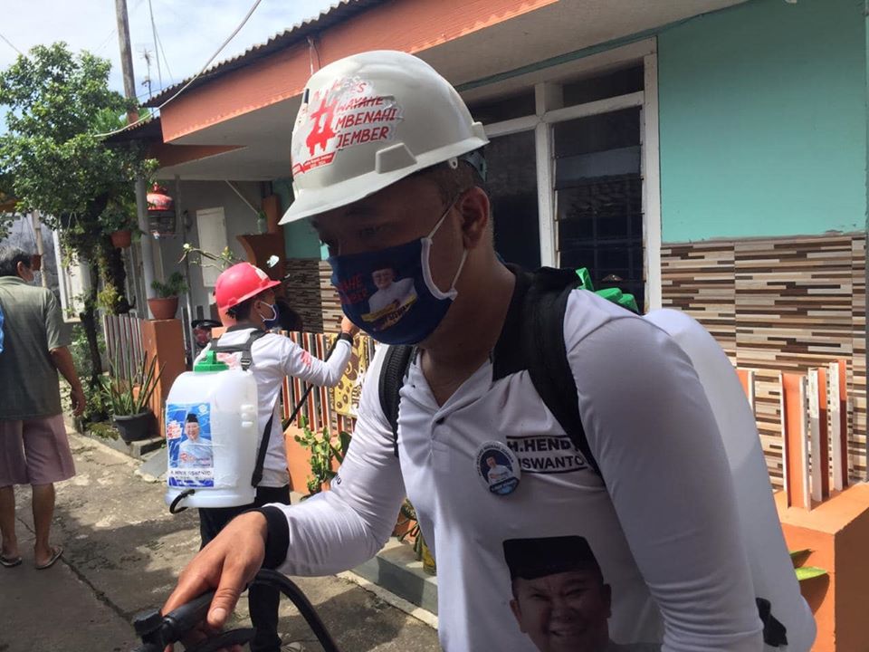 Tak Kenal Lelah, Tim HSC Terus Lakukan Penyemprotan Disinfektan di Jember