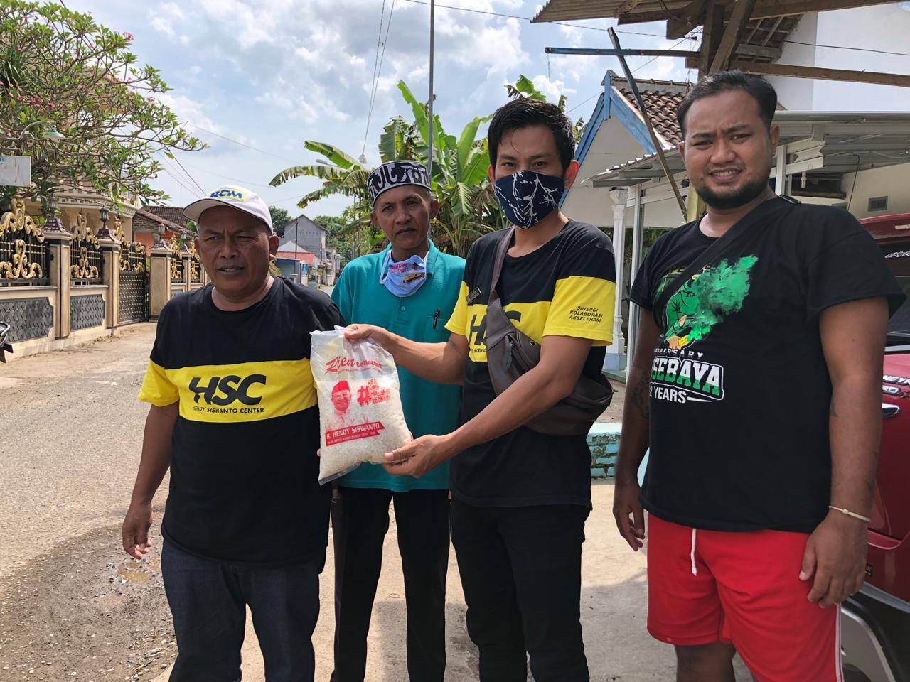 Di Bulan Ramadhan, Tim Hendy Siswanto Berbagi Paket Sembako di Beberapa Wilayah Jember