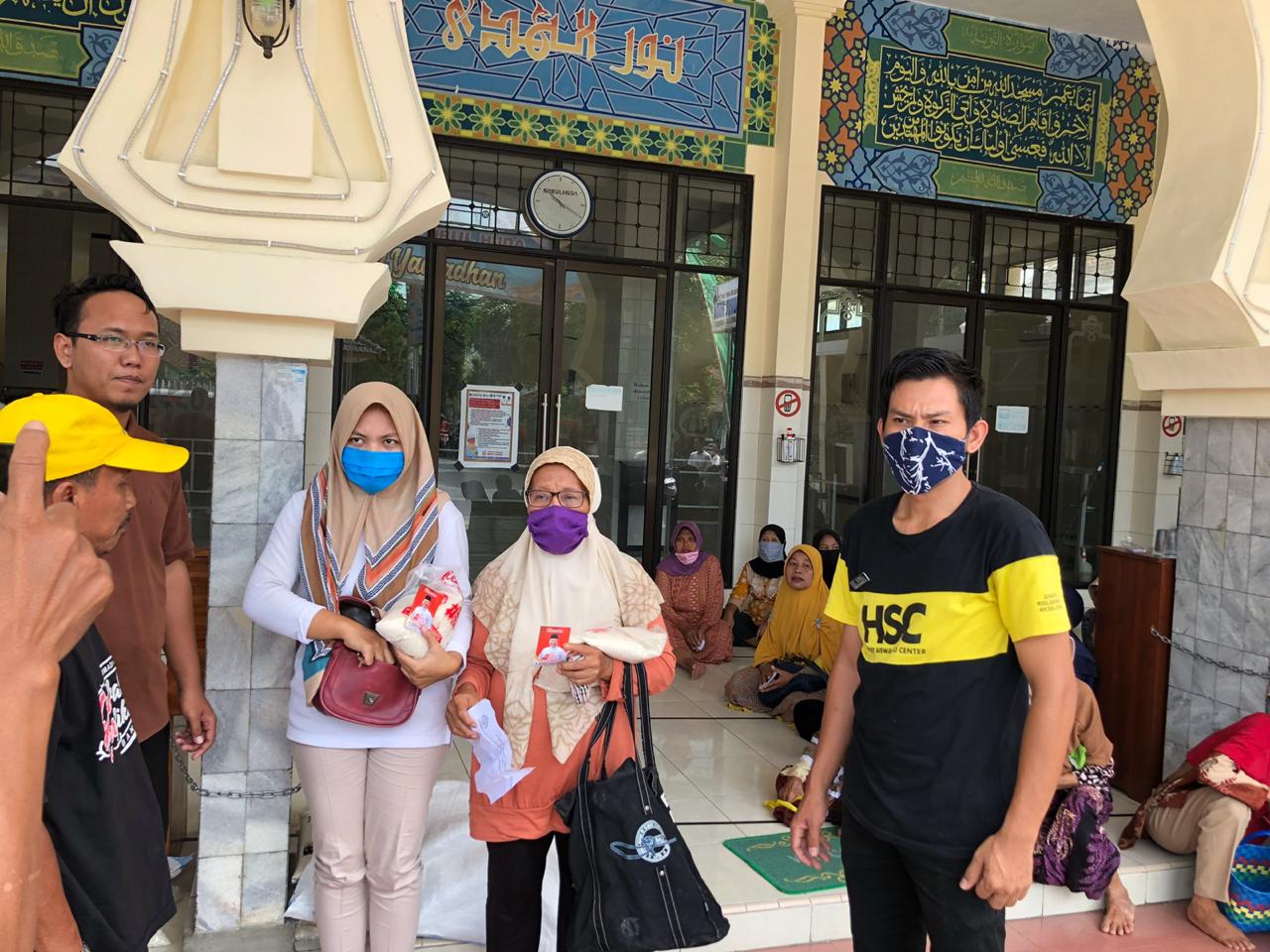 Di Bulan Ramadhan, Tim Hendy Siswanto Berbagi Paket Sembako di Beberapa Wilayah Jember