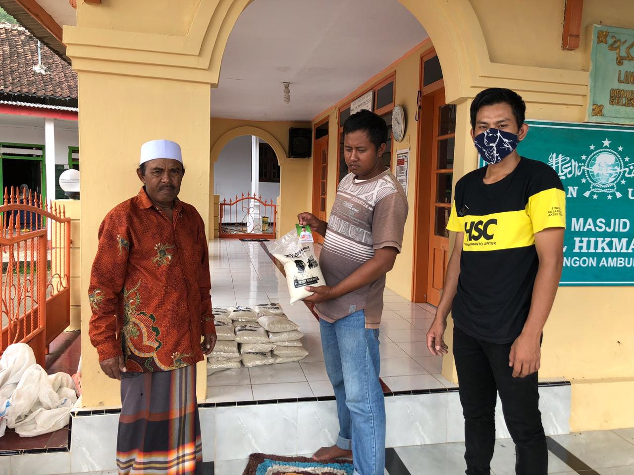 Di Bulan Ramadhan, Tim Hendy Siswanto Berbagi Paket Sembako di Beberapa Wilayah Jember