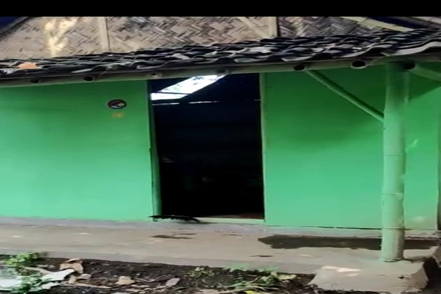 Tim Hendy Siswanto Center Beri Bantuan ke Nenek Mulbuaman Usia 70 Tahun yang Hidup Sebatang Kara