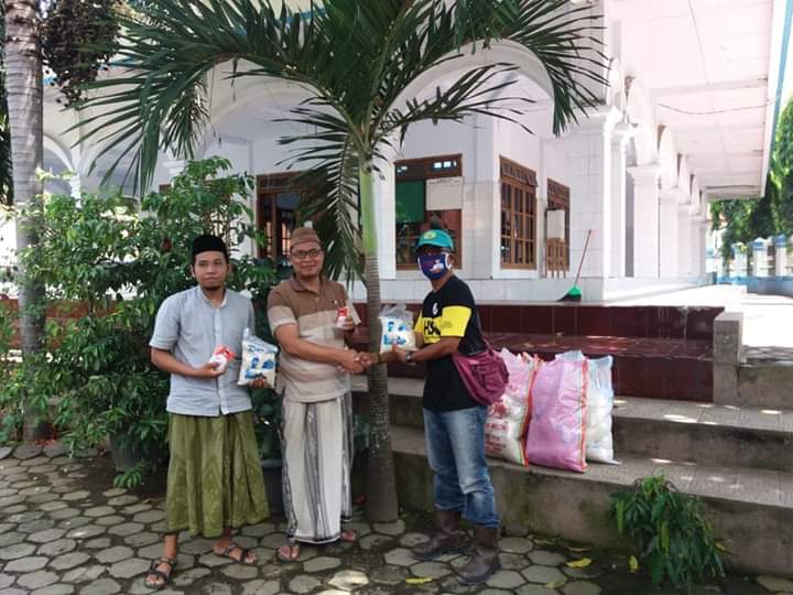 Bagikan Paket Beras, 22 Masjid dan Mushala di Mayang dan Mumbulsari Dikunjungi Tim HSC