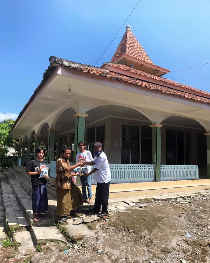 Bagikan Paket Beras, 22 Masjid dan Mushala di Mayang dan Mumbulsari Dikunjungi Tim HSC