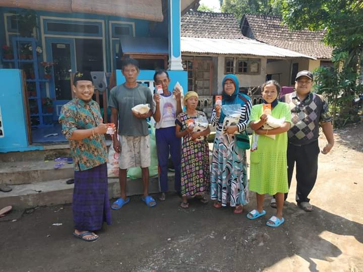 Tim Hendy Siswanto Center Lakukan Kegiatan Sosial di Sukowono 