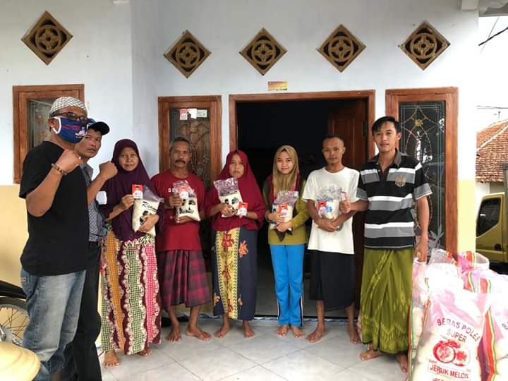 Tim Hendy Siswanto Center Lakukan Kegiatan Sosial di Sukowono 