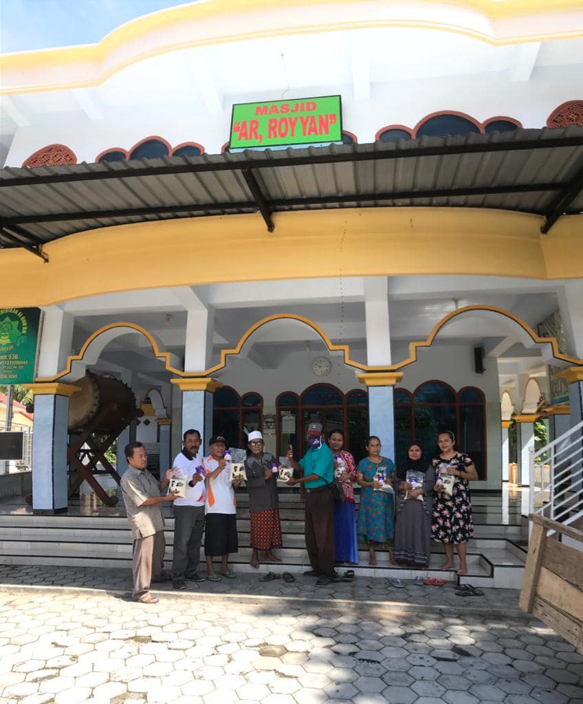Tim Hendy Siswanto Center Berbagi Paket Sembako di Rambigundam dan Mayang 