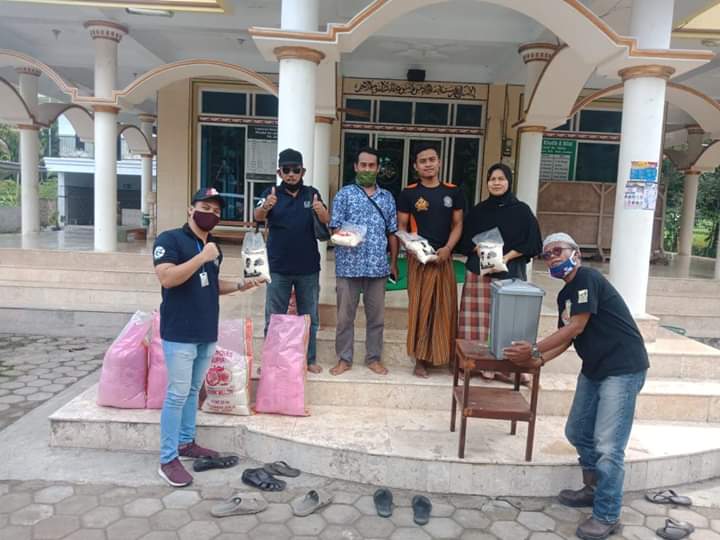 Tim Hendy Siswanto Center Lakukan Kegiatan Berbagi di Wilayah Silo dan Puger