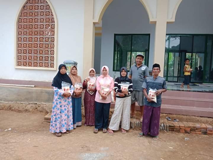 Tim Hendy Siswanto Center Lakukan Kegiatan Berbagi di Wilayah Silo dan Puger