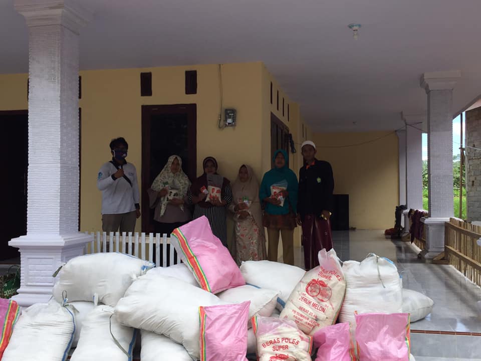 Tim HSC Lakukan Pembagian Paket Sembako di Tempurejo
