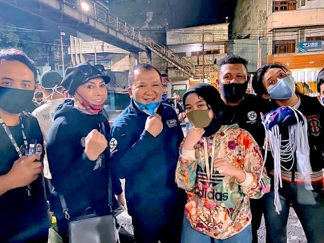 Inisiatif Bacabup H Hendy Siswanto Bagikan Masker bagi Para Pedagang